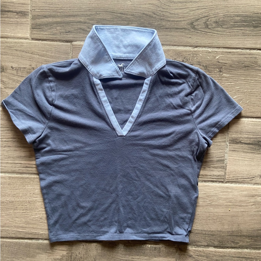 brand is hollister size M worn once no tears
